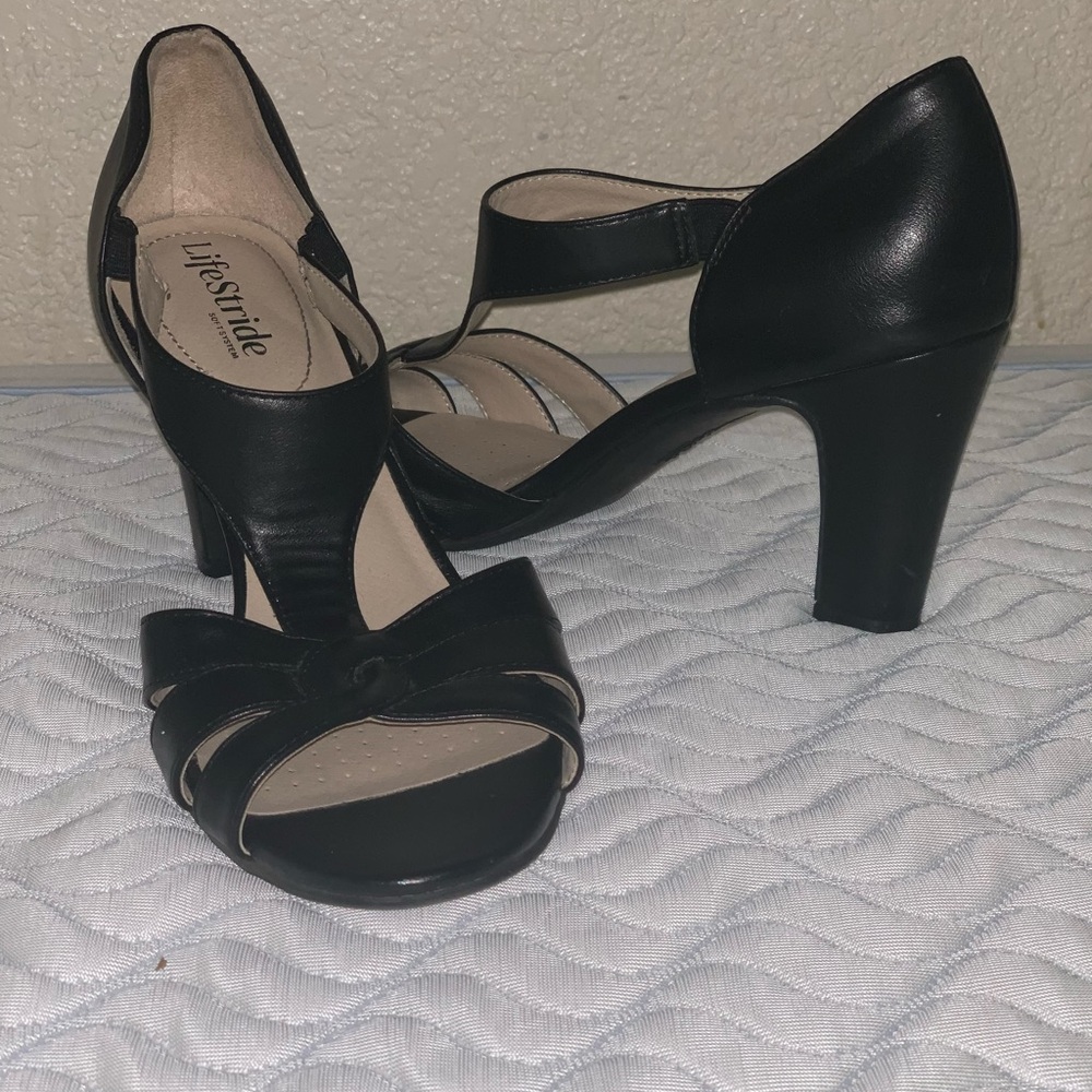 Life Stride Black Heels with Vintage-Inspired Elegance